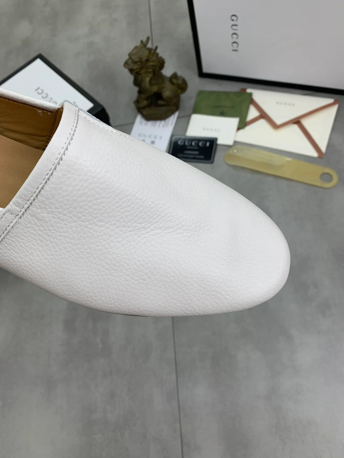 Men's Men's Shoes 💰P500💰【New Style】Water-dyed Niuli Gucci's most popular selection of lazy slip-on leather shoes (Gucci) official website latest Gucci lazy leather shoes, hot style 💥 simple and elegant style, exclusive for trendy men. Unique official website latest brand original double G embossing Elements 👑 Original Gucci decoration, fashionable and elegant, fabric original calfskin ✅ fully imported first-layer cowhide lining, official website designated wear-resistant, rubber business outsole, classic model taken at the counter in real life 🎬38-44 Black brown white optional